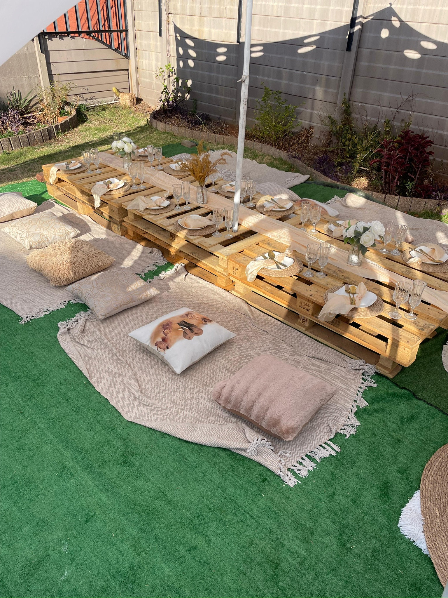 Beautifully styled outdoor table setting at an Elora Events picnic